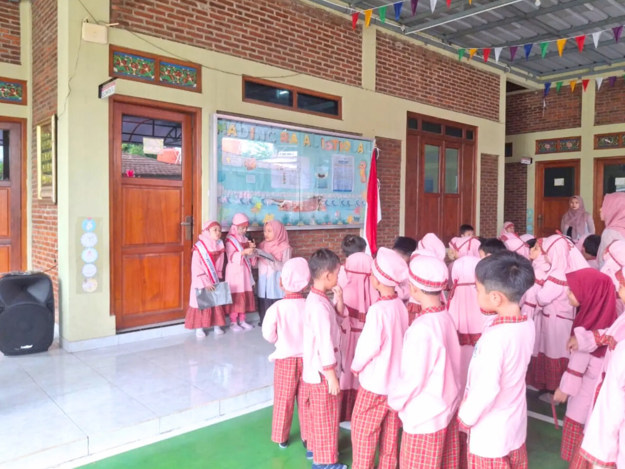 Pembiasaan Upacara Bendera