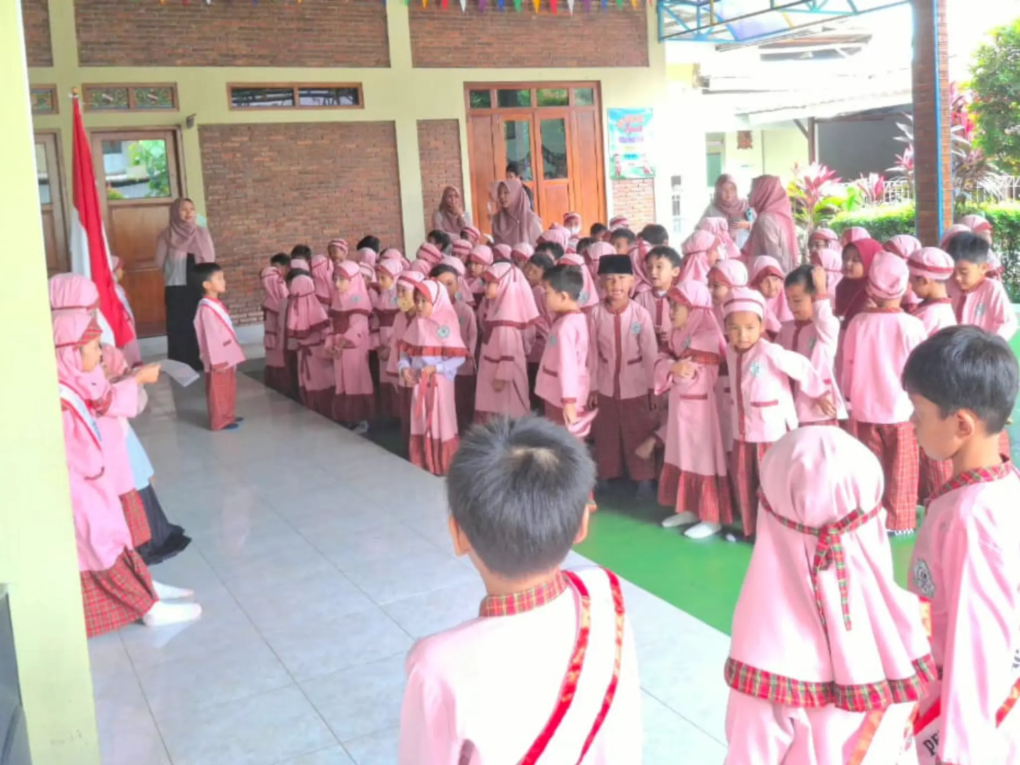Pembiasaan Upacara Bendera