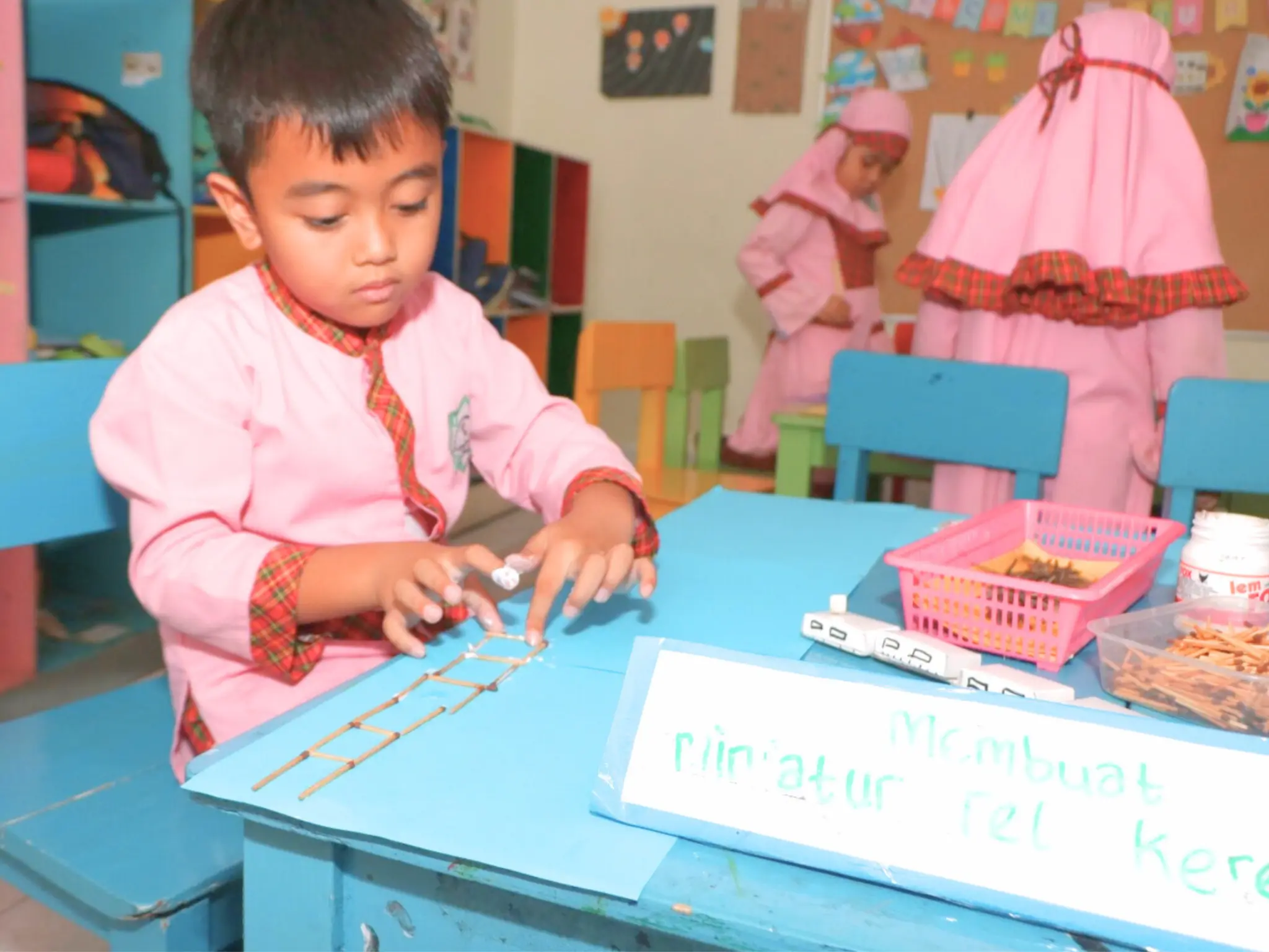 Membuat Miniatur Rel Kereta Api