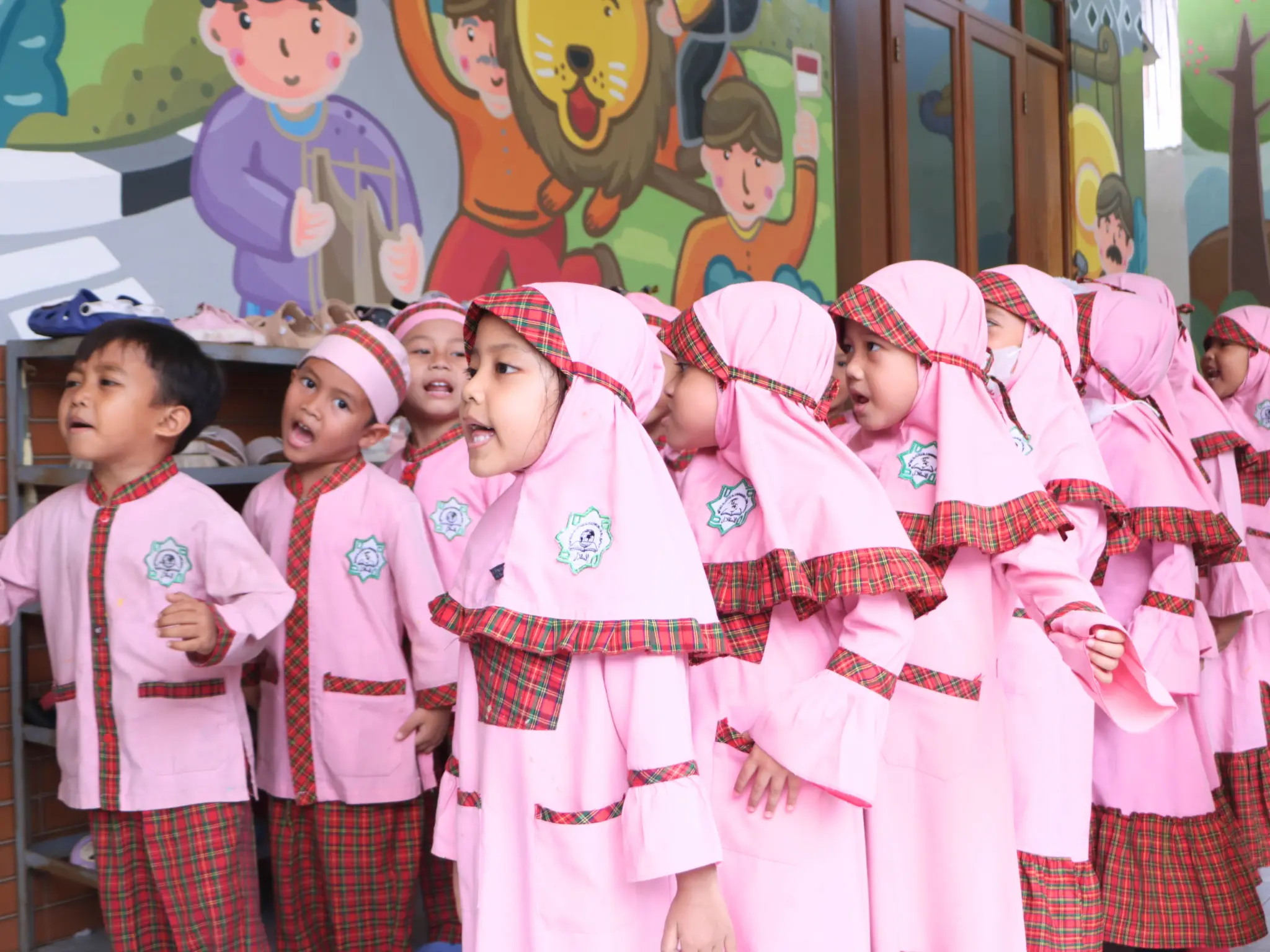 Pembiasaan Berbaris Sebelum Masuk Kelas